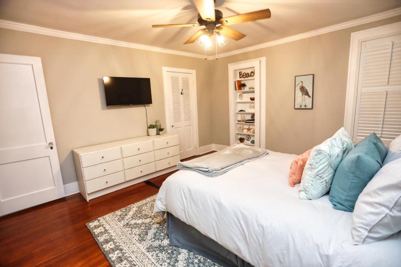 Historic Home Family Friendly Close To Seawall ガルベストン エクステリア 写真